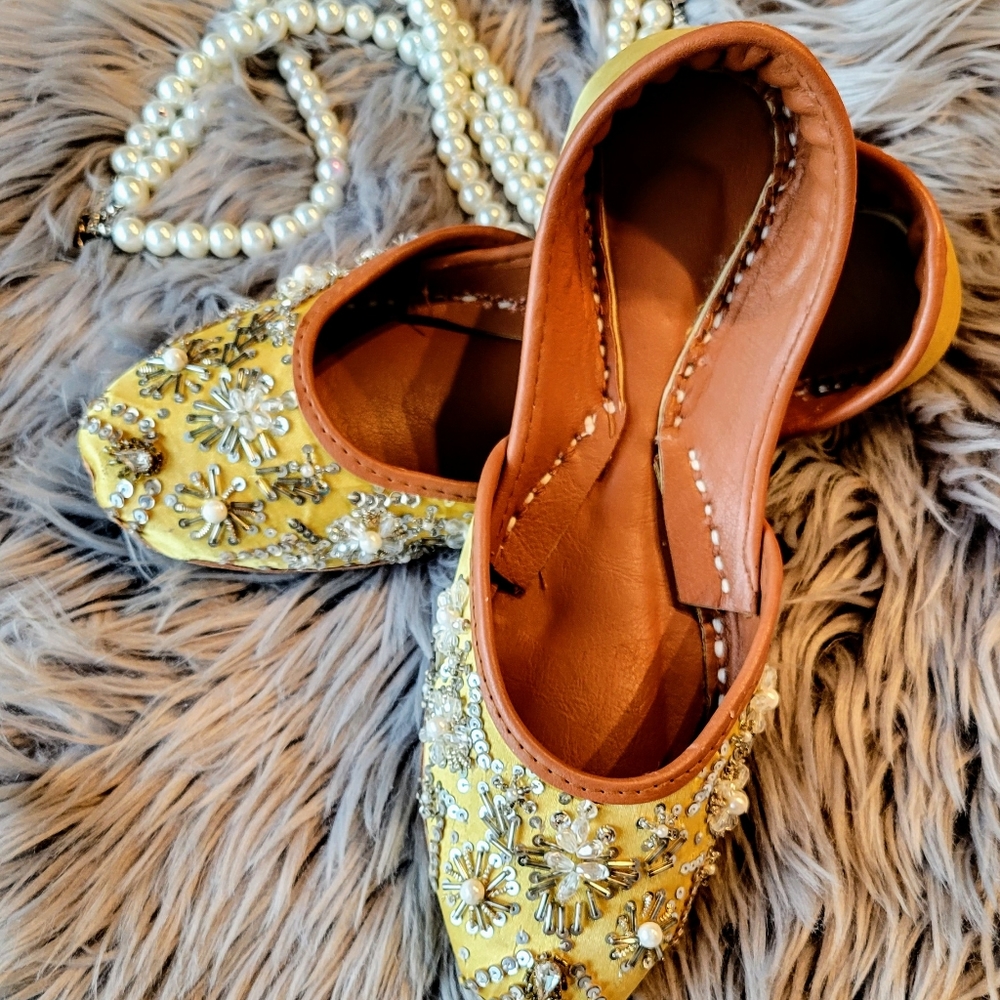 NWT Handmade embroidery rhinestones khussa/ Pakistani khussa/ Punjabi jutti